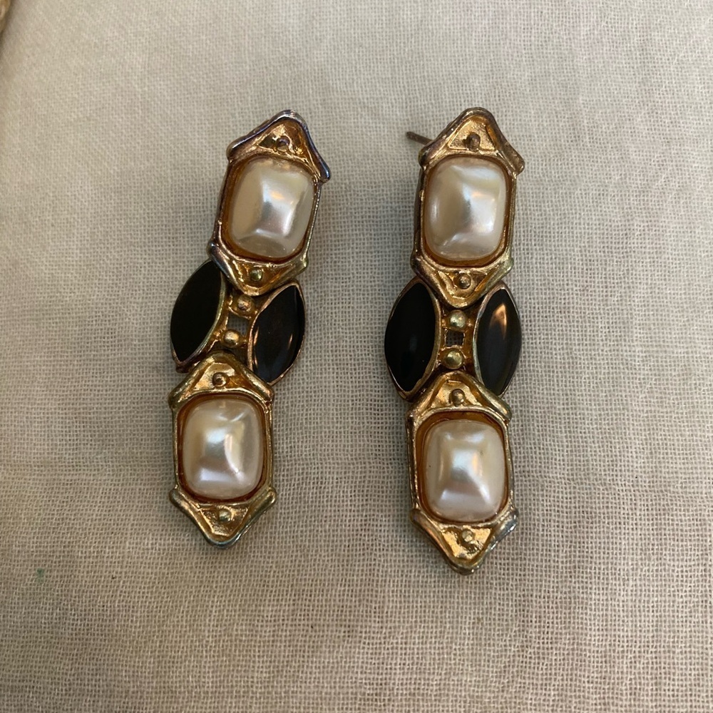 Vintage Faux Mabe’ Pearls Gold and Black‎ Earrings Pierced Ears
